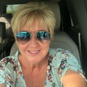 Meet your Posher, Pam